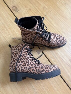 Forever 21 Leopard Print Lace-Up Combat Boots - Brown/Black